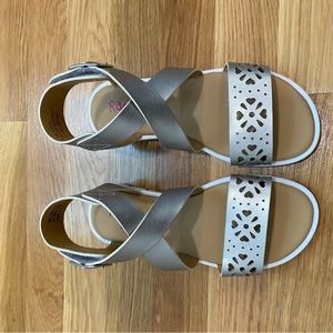 Rachel Shoes Jessica Silver Metallic Perforated Gladiator Girls Sandals, size 2M